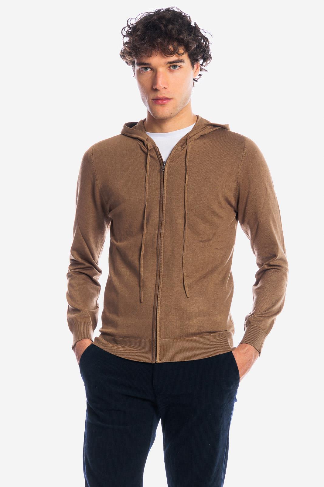 MAGLIA ZIP CON CAPPUCCIO