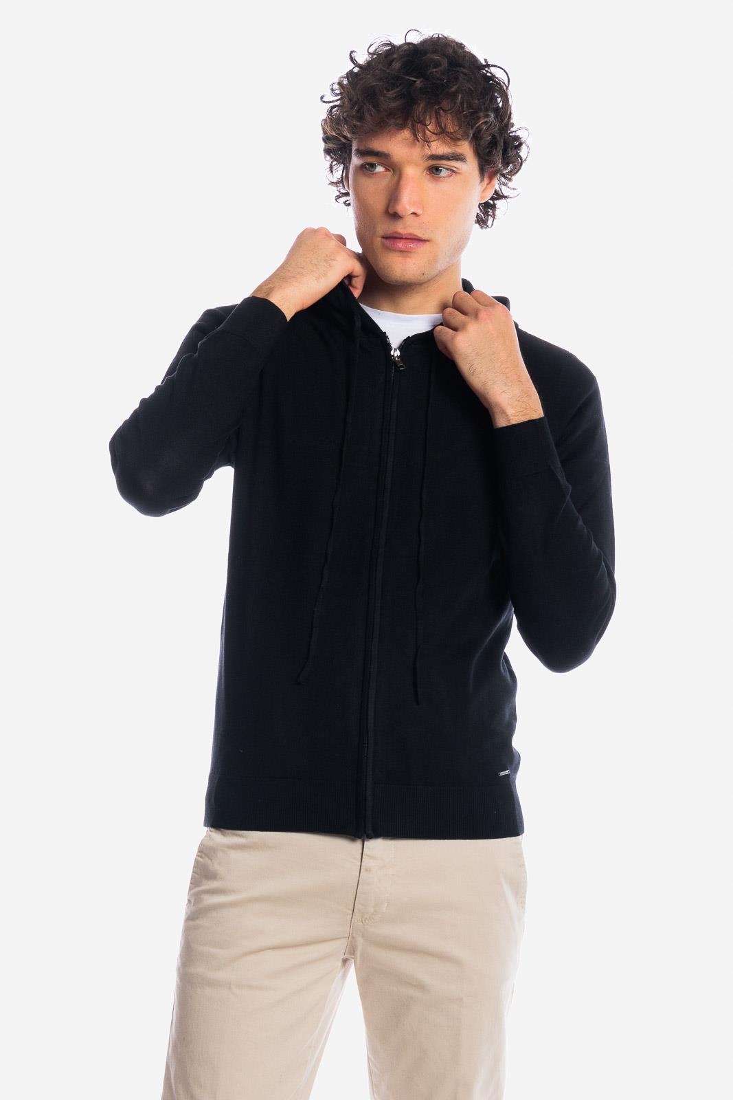 MAGLIA ZIP CON CAPPUCCIO
