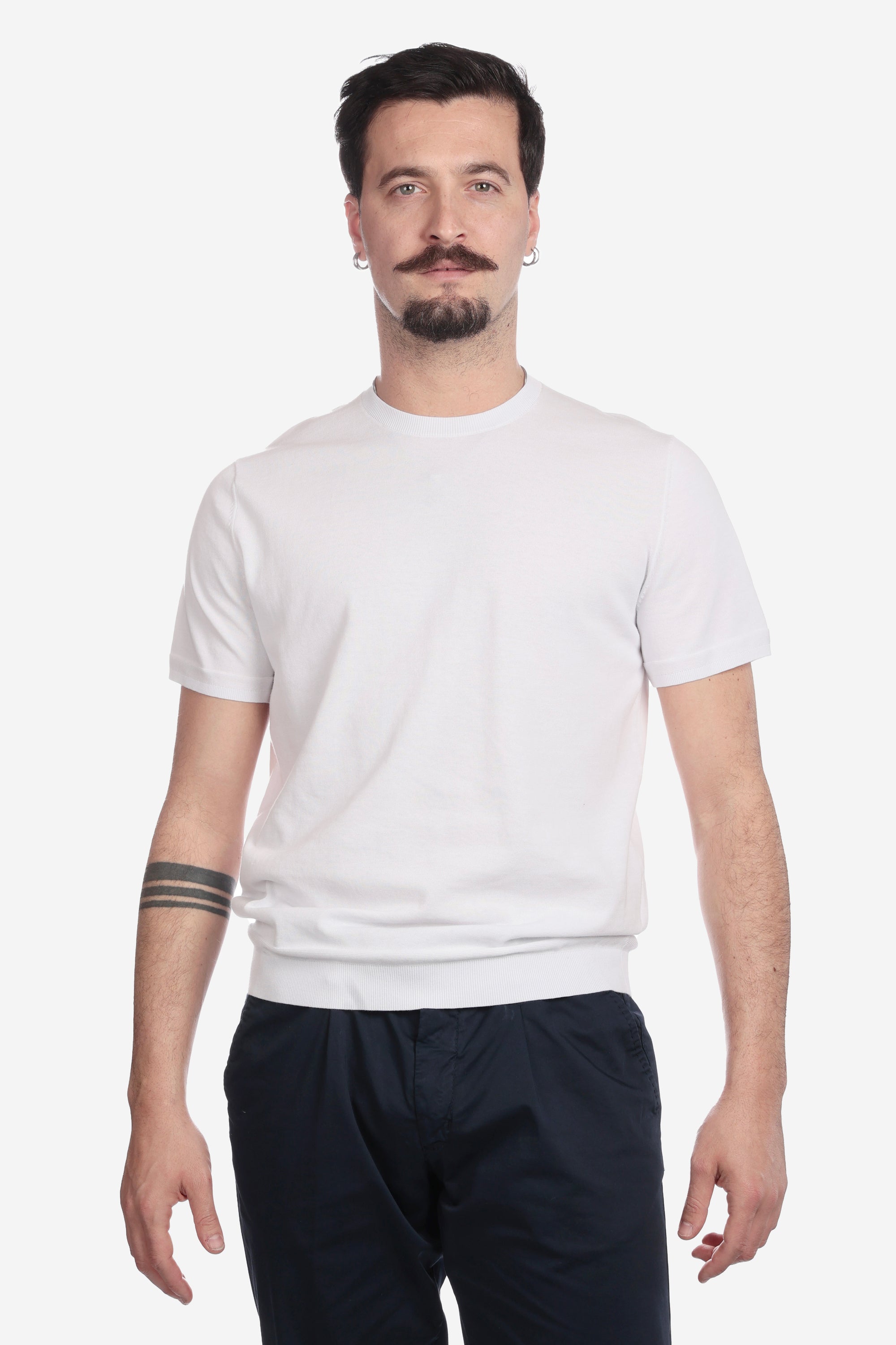 SOLID COLOR CREW NECK SWEATER