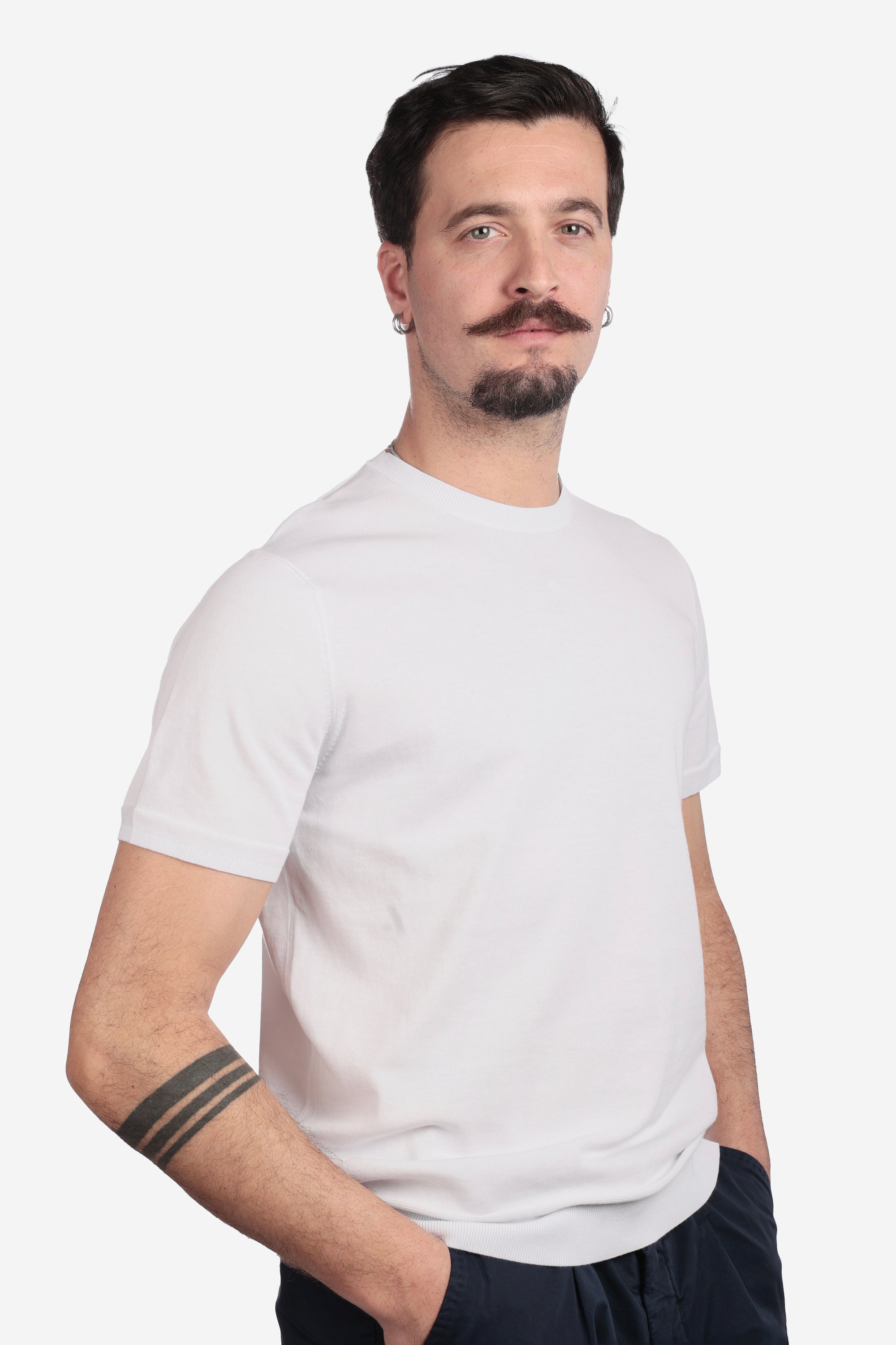SOLID COLOR CREW NECK SWEATER