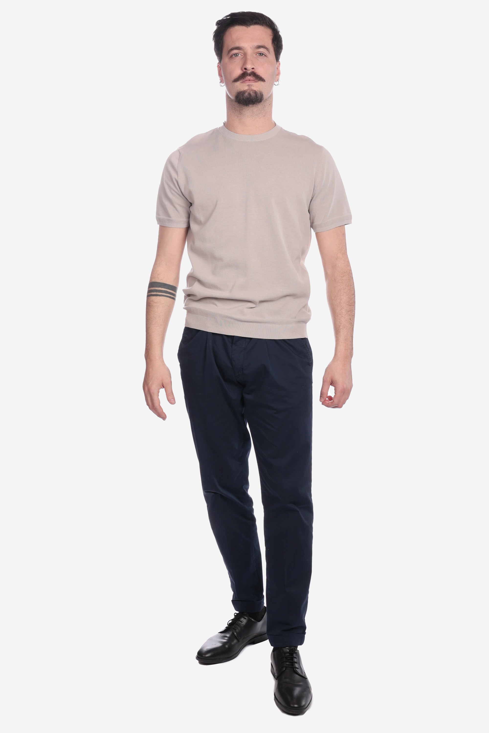 SOLID COLOR CREW NECK SWEATER