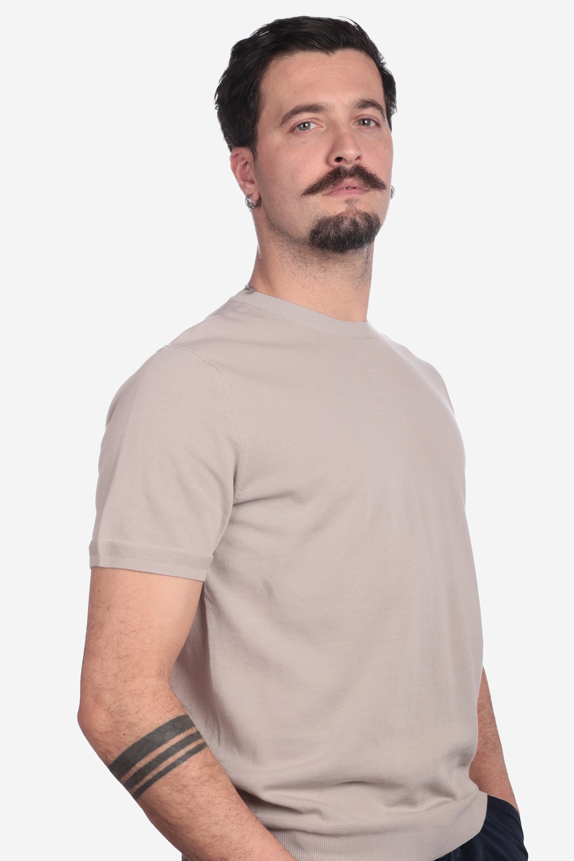 SOLID COLOR CREW NECK SWEATER