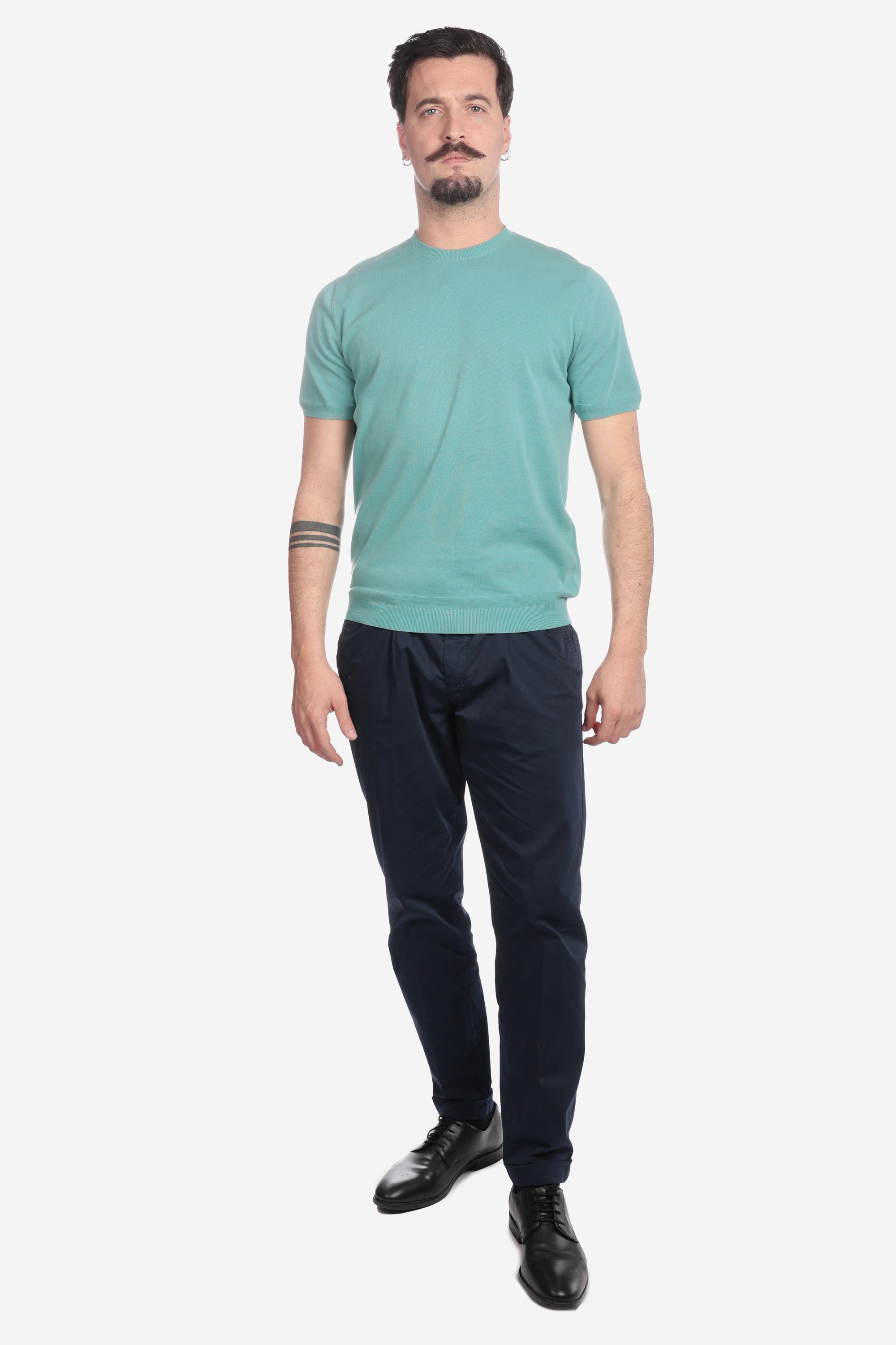 SOLID COLOR CREW NECK SWEATER
