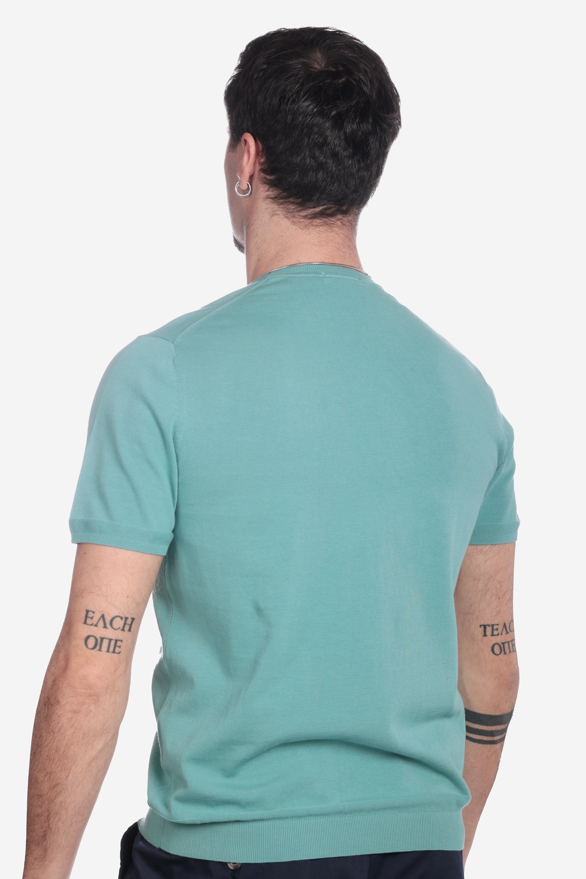SOLID COLOR CREW NECK SWEATER