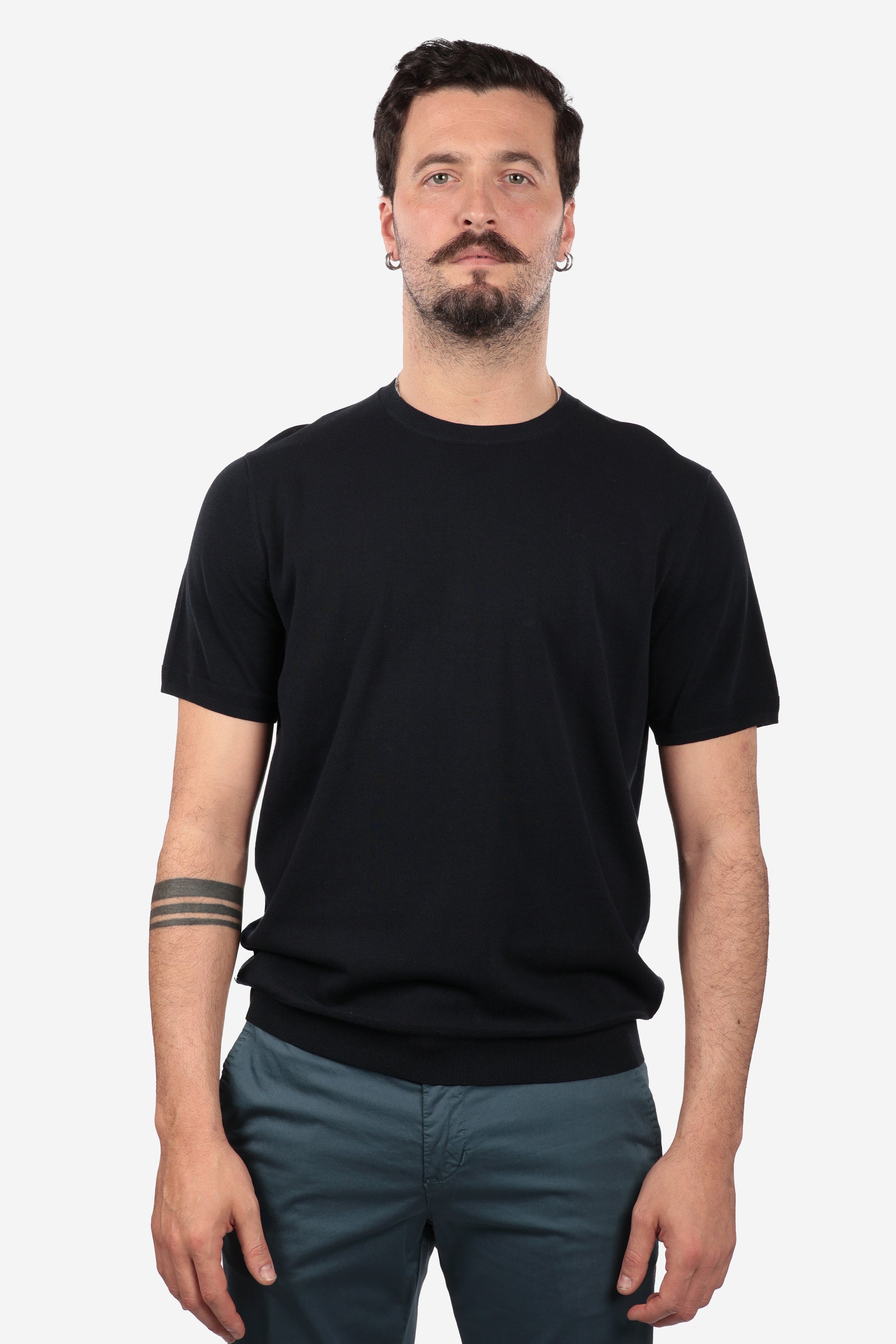 SOLID COLOR CREW NECK SWEATER
