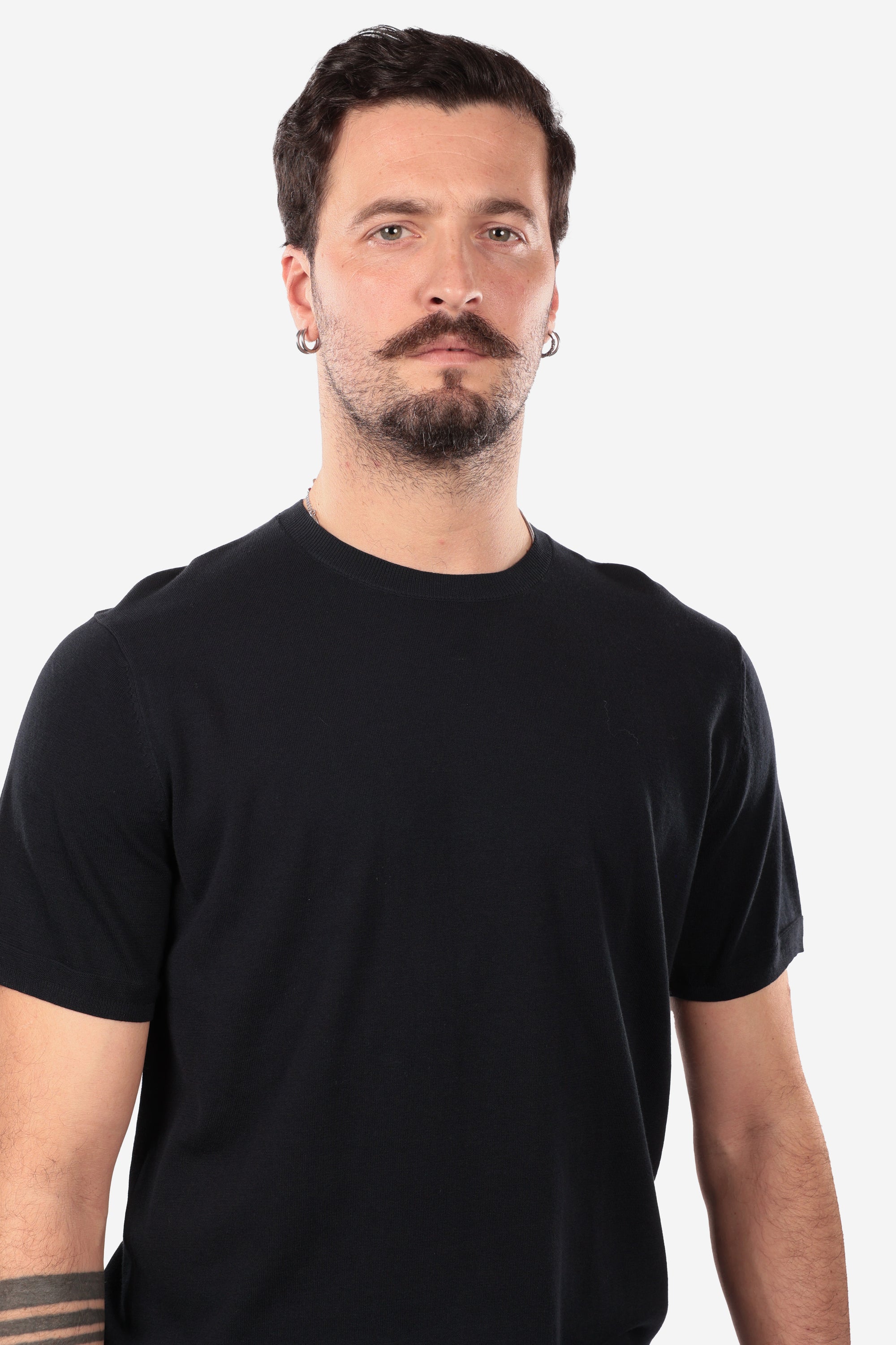 SOLID COLOR CREW NECK SWEATER
