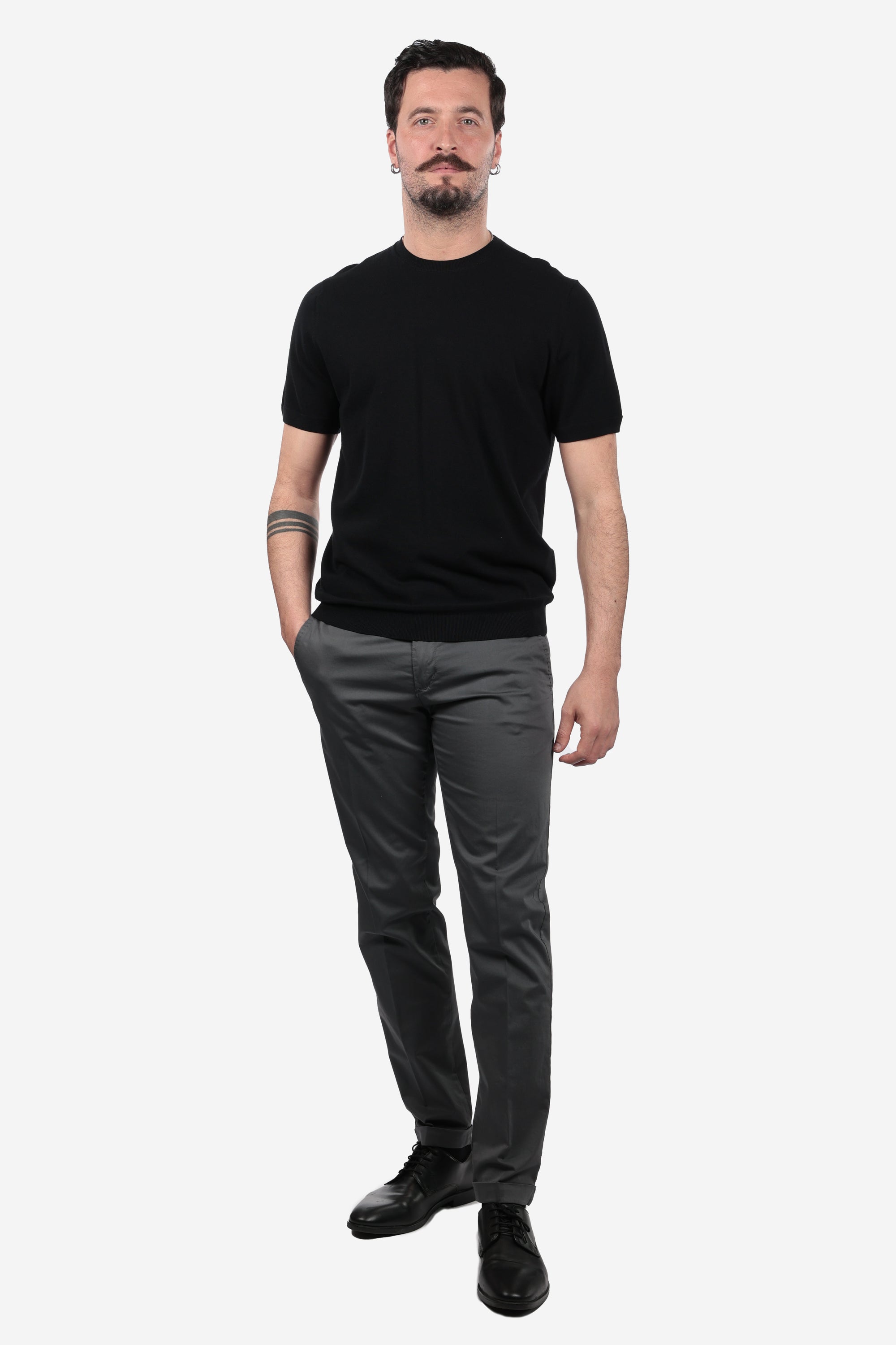 SOLID COLOR CREW NECK SWEATER