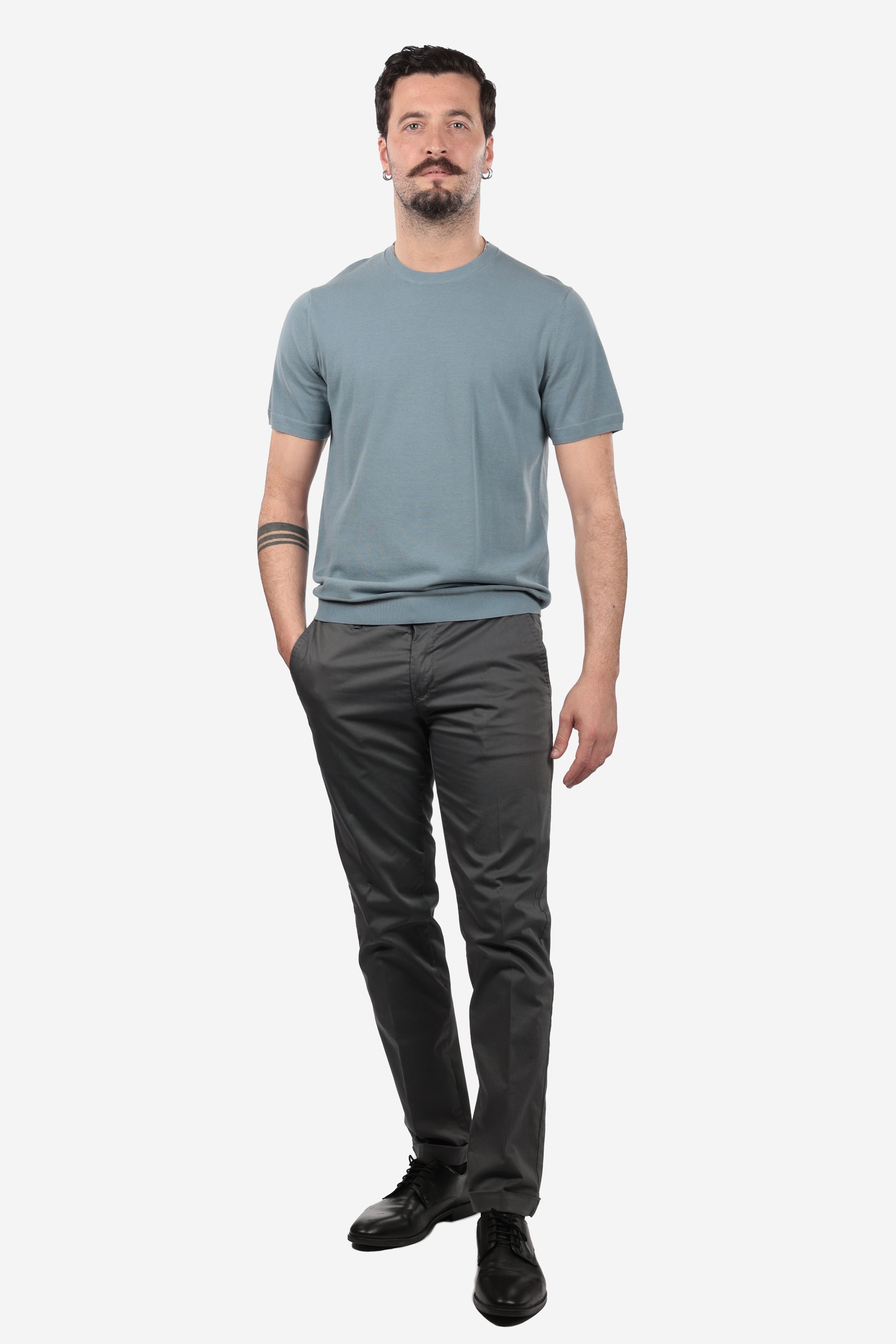 SOLID COLOR CREW NECK SWEATER