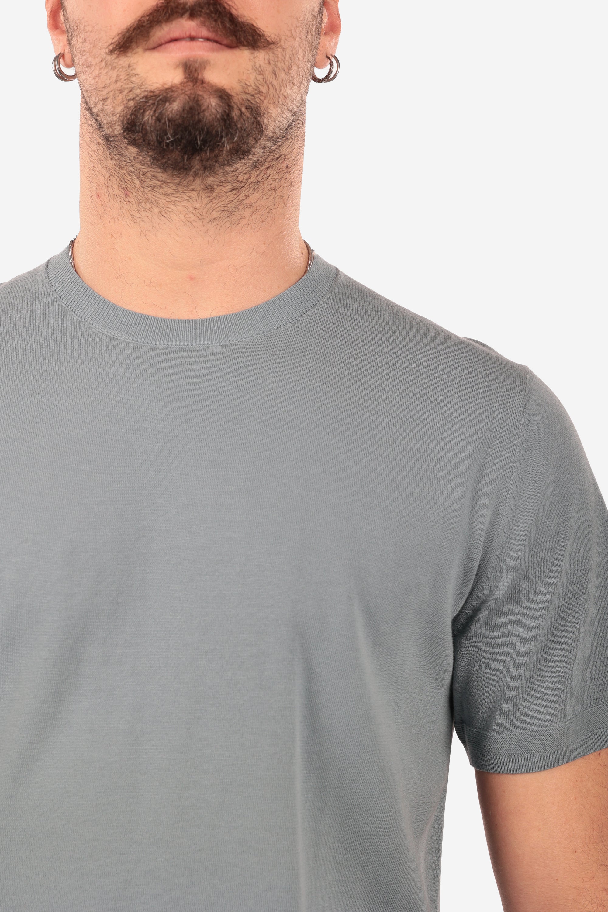 SOLID COLOR CREW NECK SWEATER