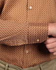 CAMICIA 100% COTONE FACILE STIRO CON FANTASIA ONDA MARRONE