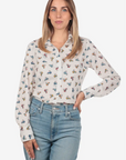 Camicia donna in cotone con fantasia vespette colorate su sfondo bianca