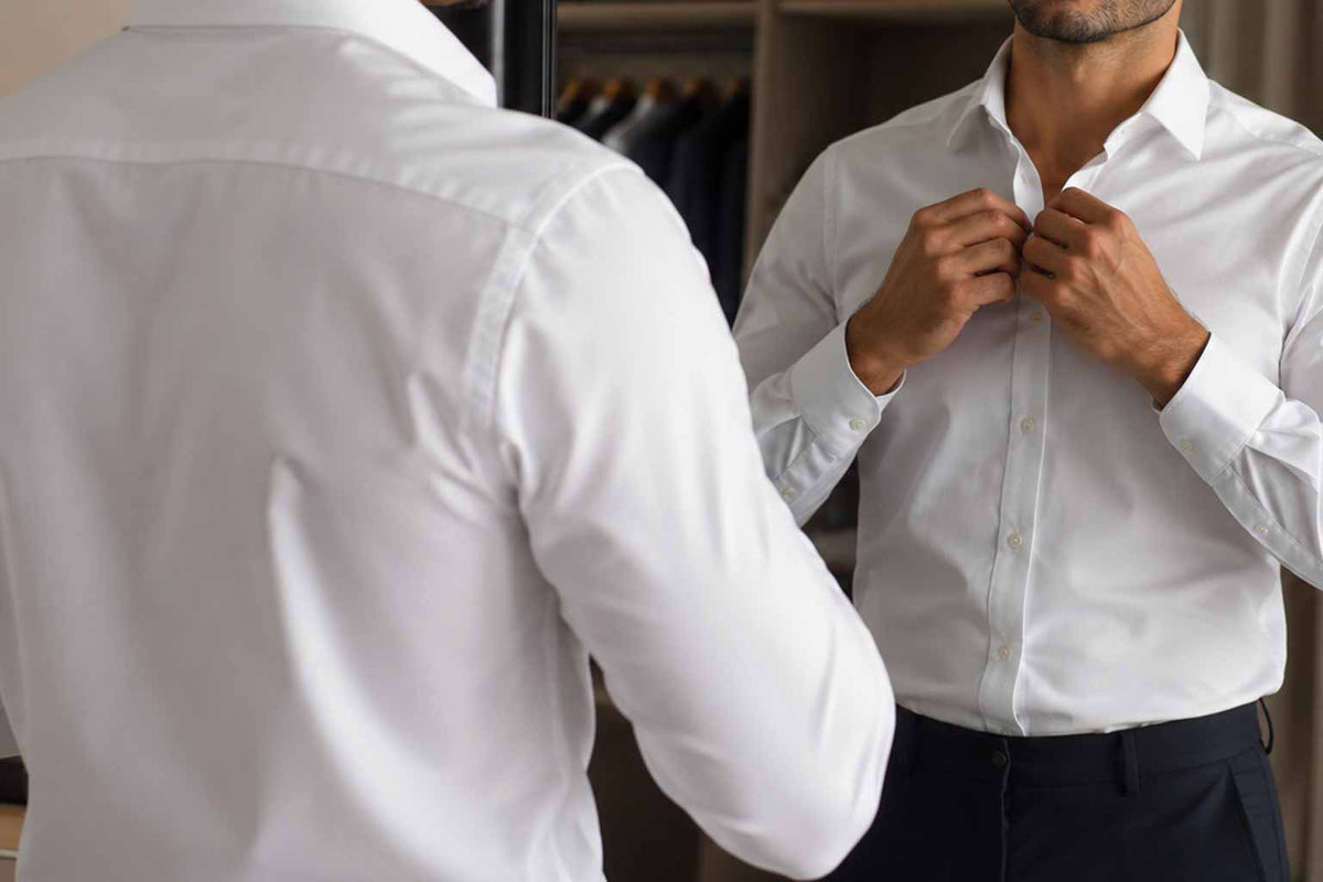 Come deve vestire una camicia uomo: guida a taglie, spalle e vestibilità