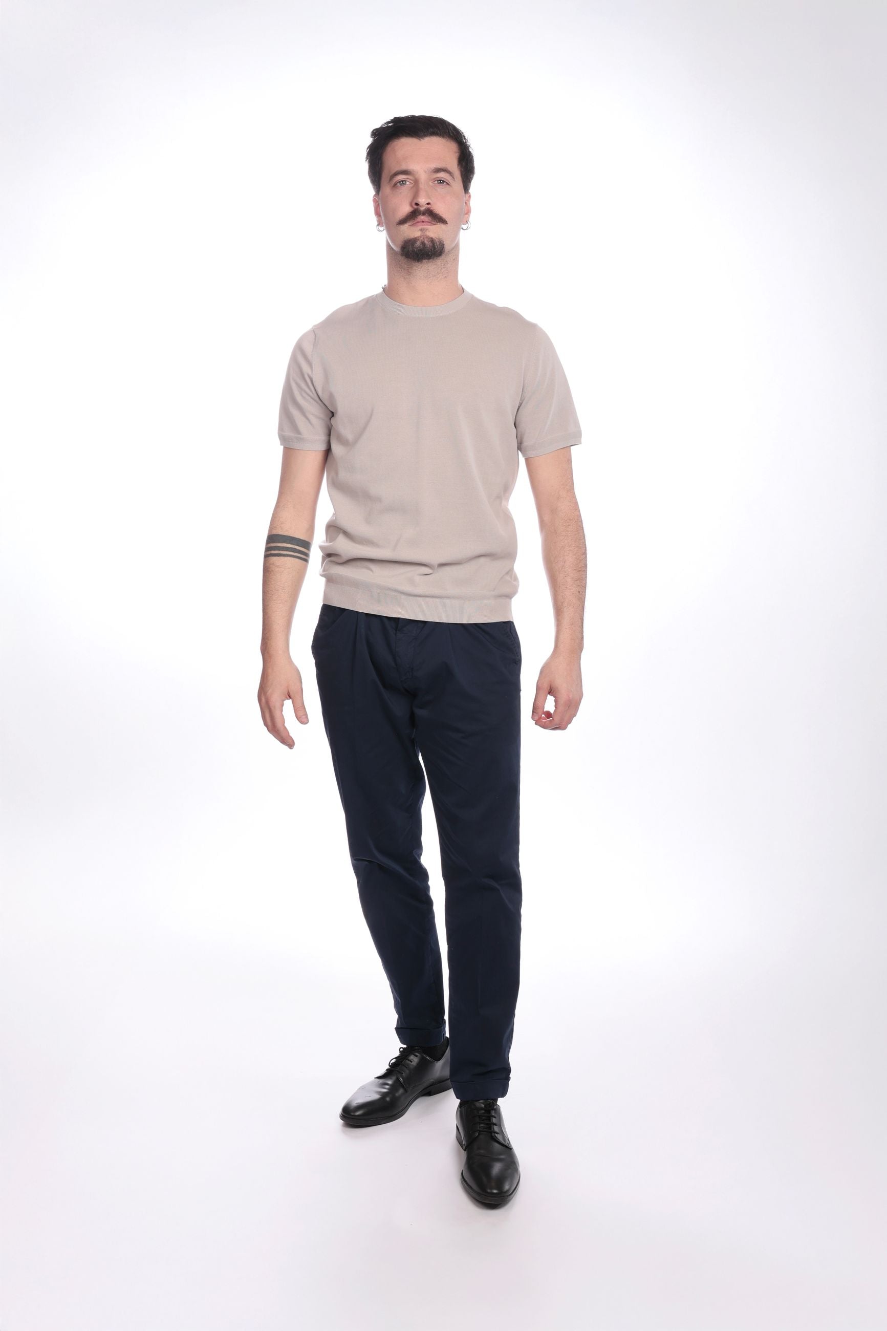 Maglia girocollo tinta unita