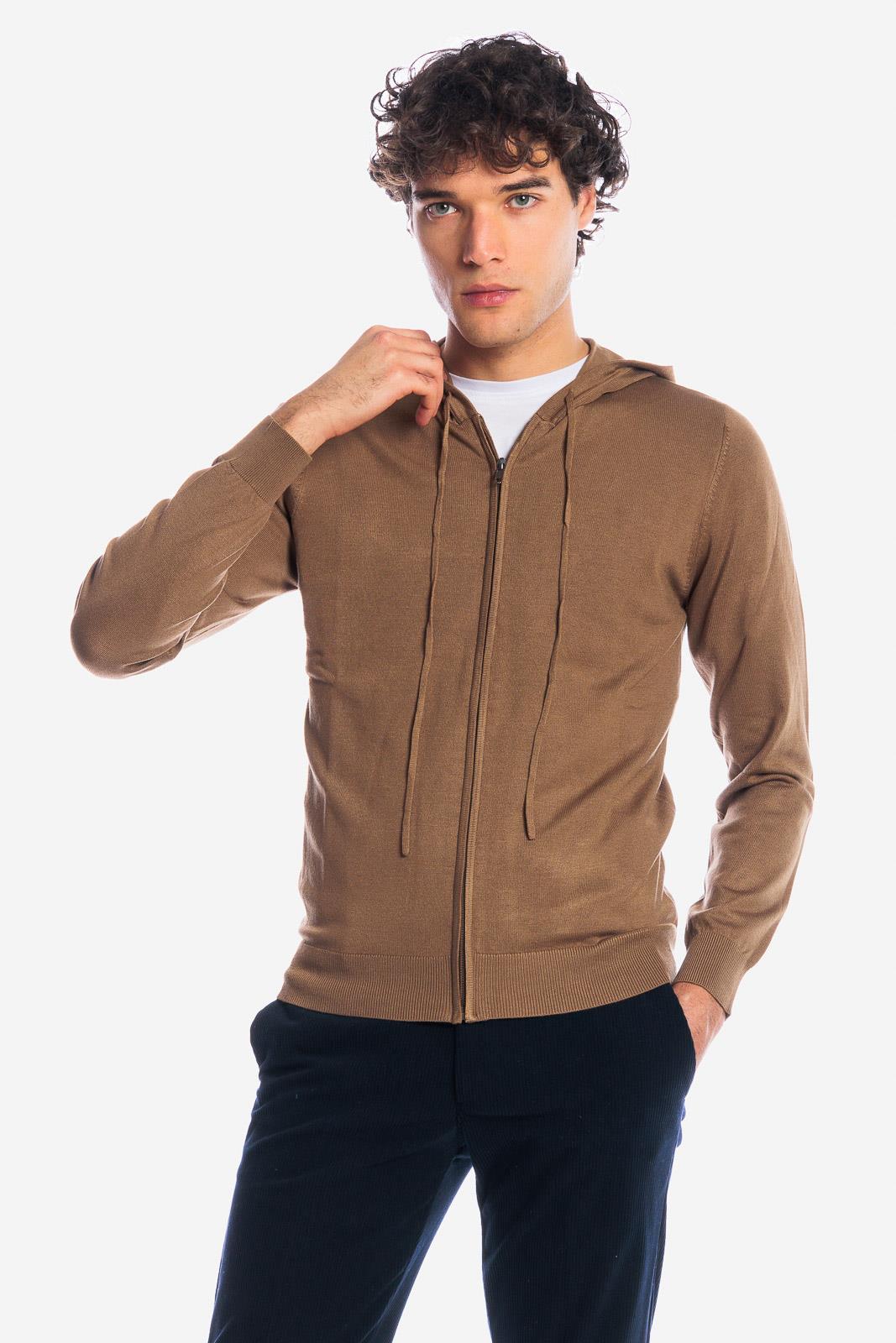 MAGLIA ZIP CON CAPPUCCIO