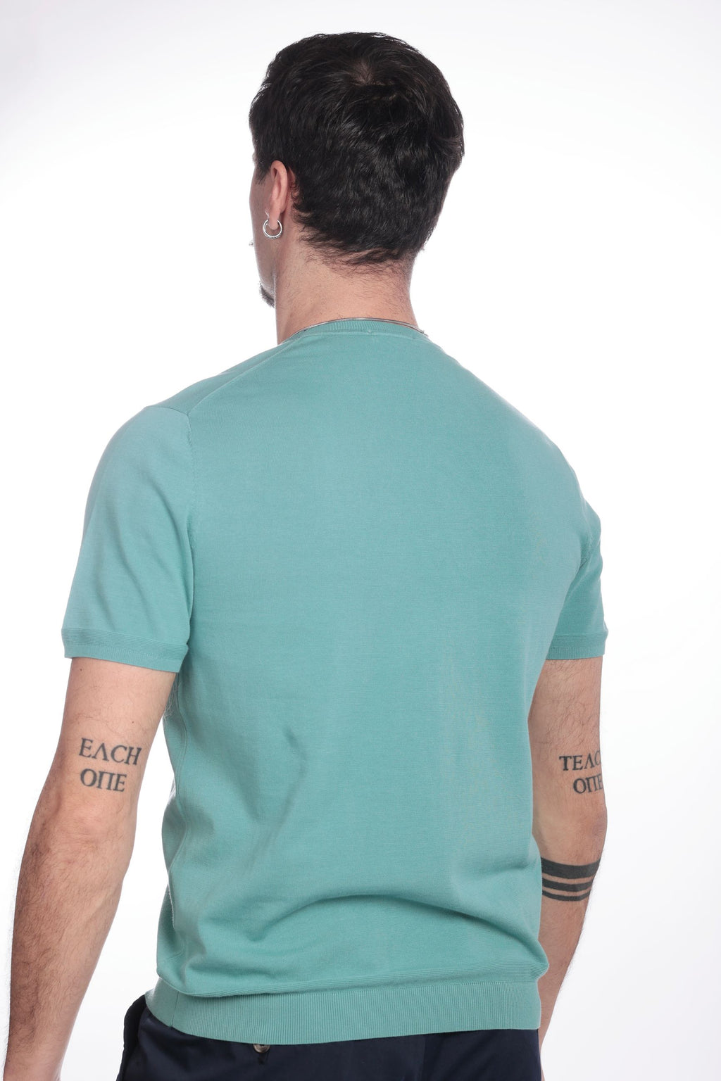 Maglia girocollo tinta unita