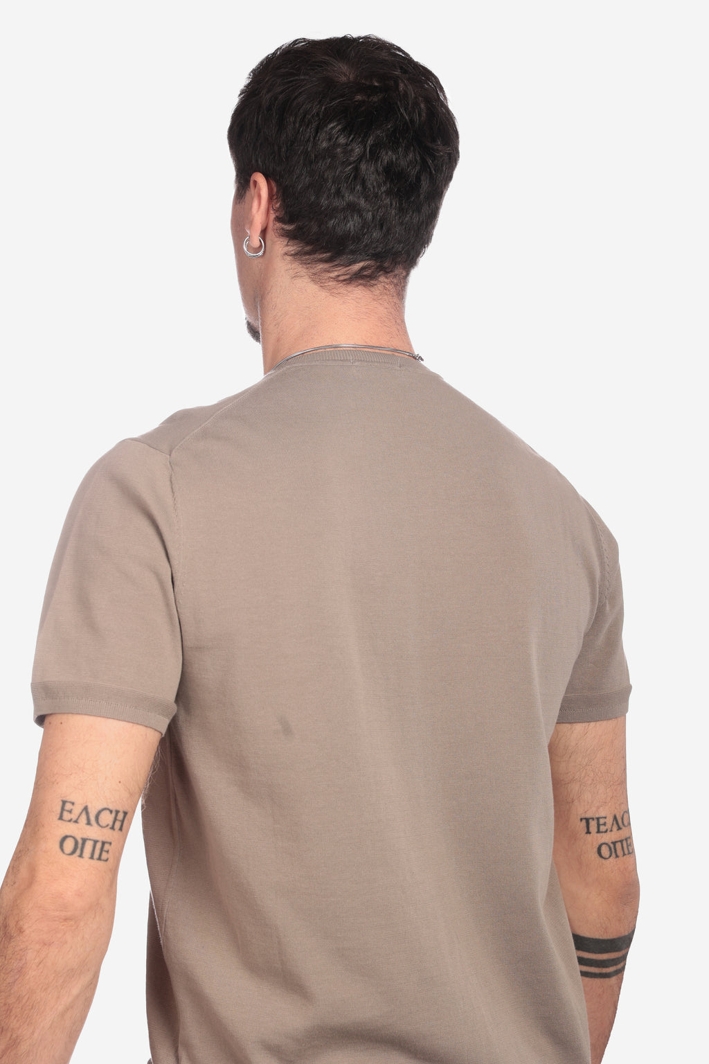 Maglia girocollo tinta unita