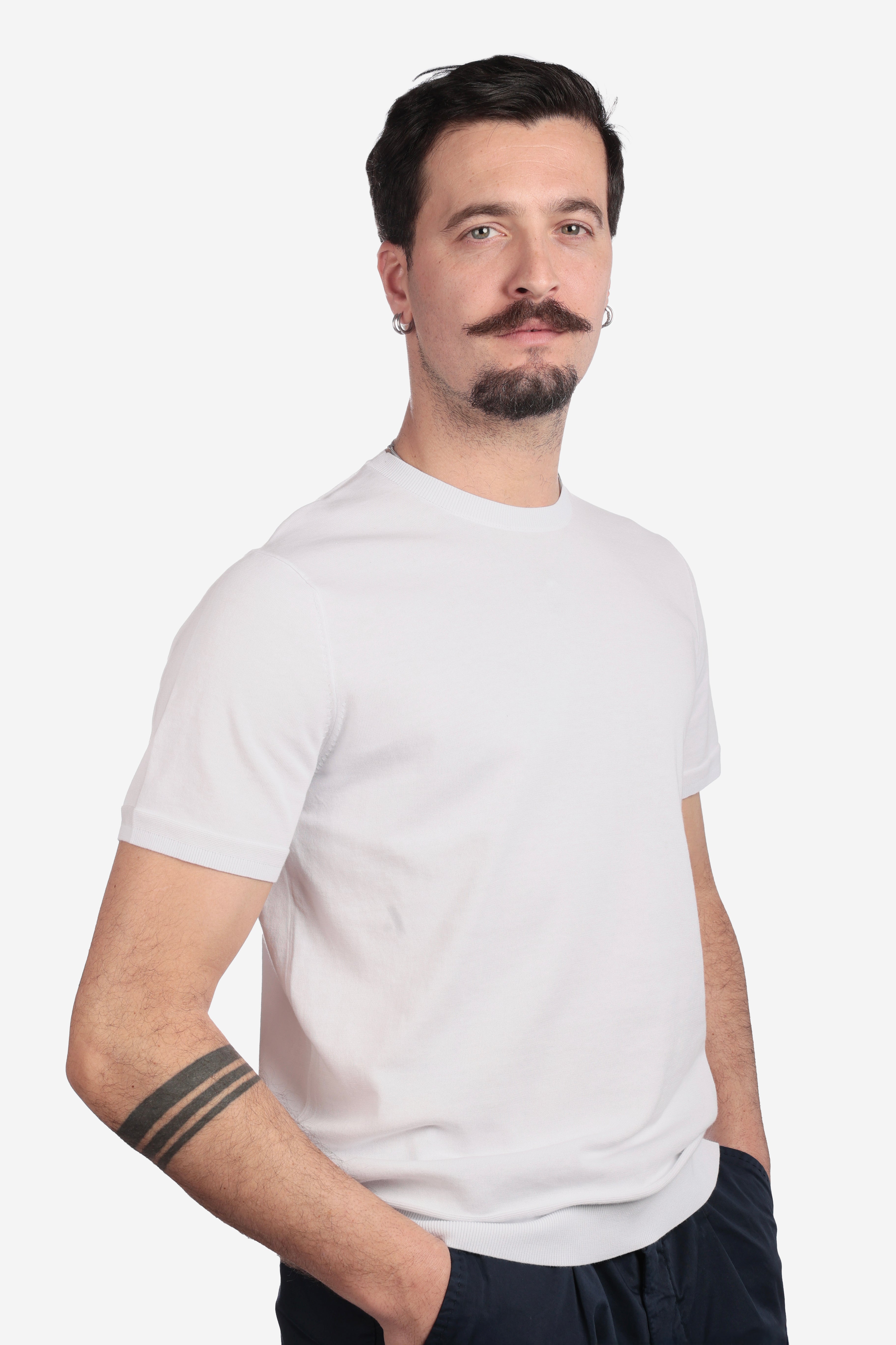 Maglia girocollo tinta unita