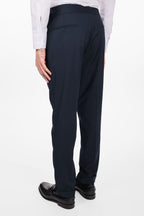 Pantalone con fascia e doppio bottone e pences