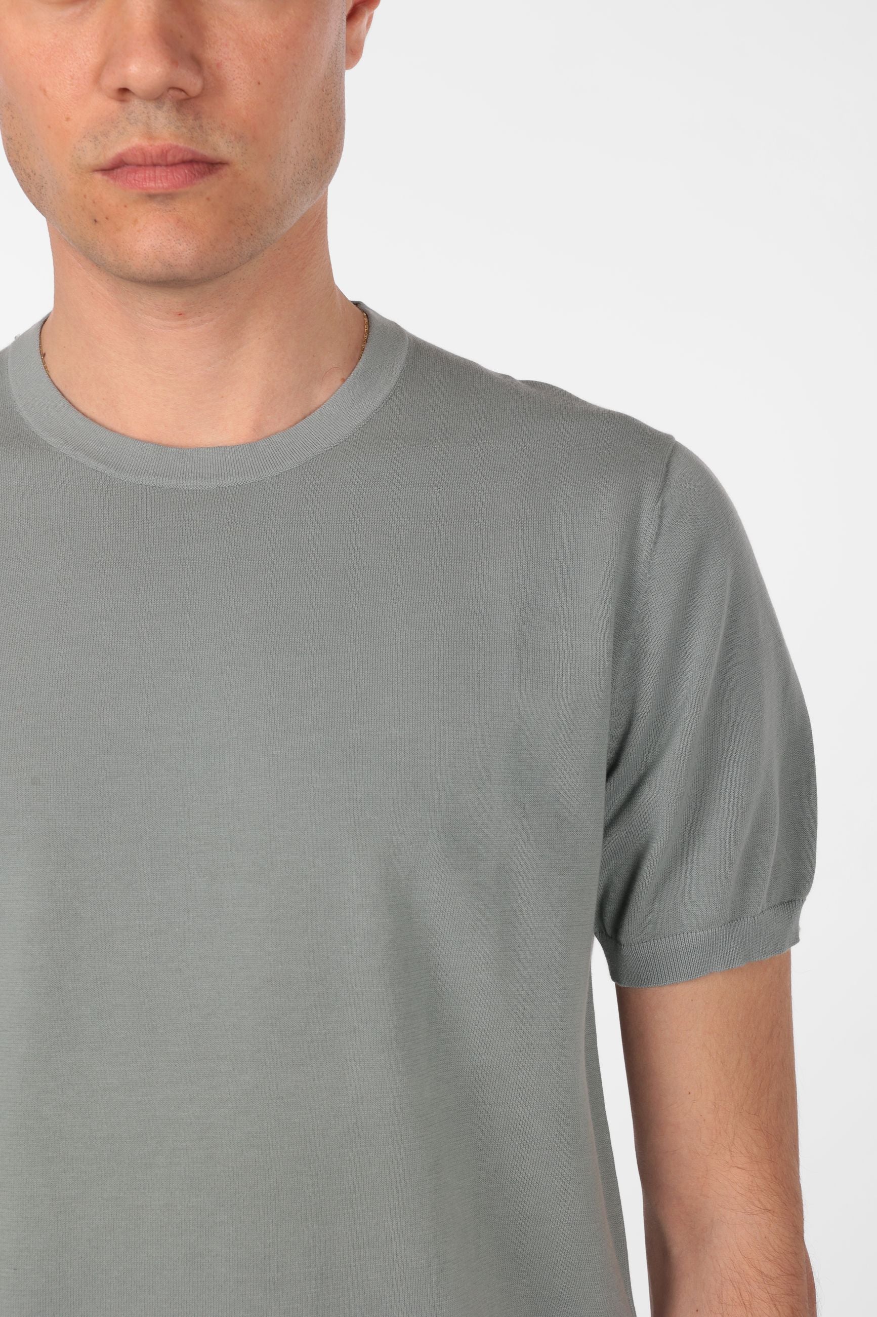 Maglia girocollo tinta unita