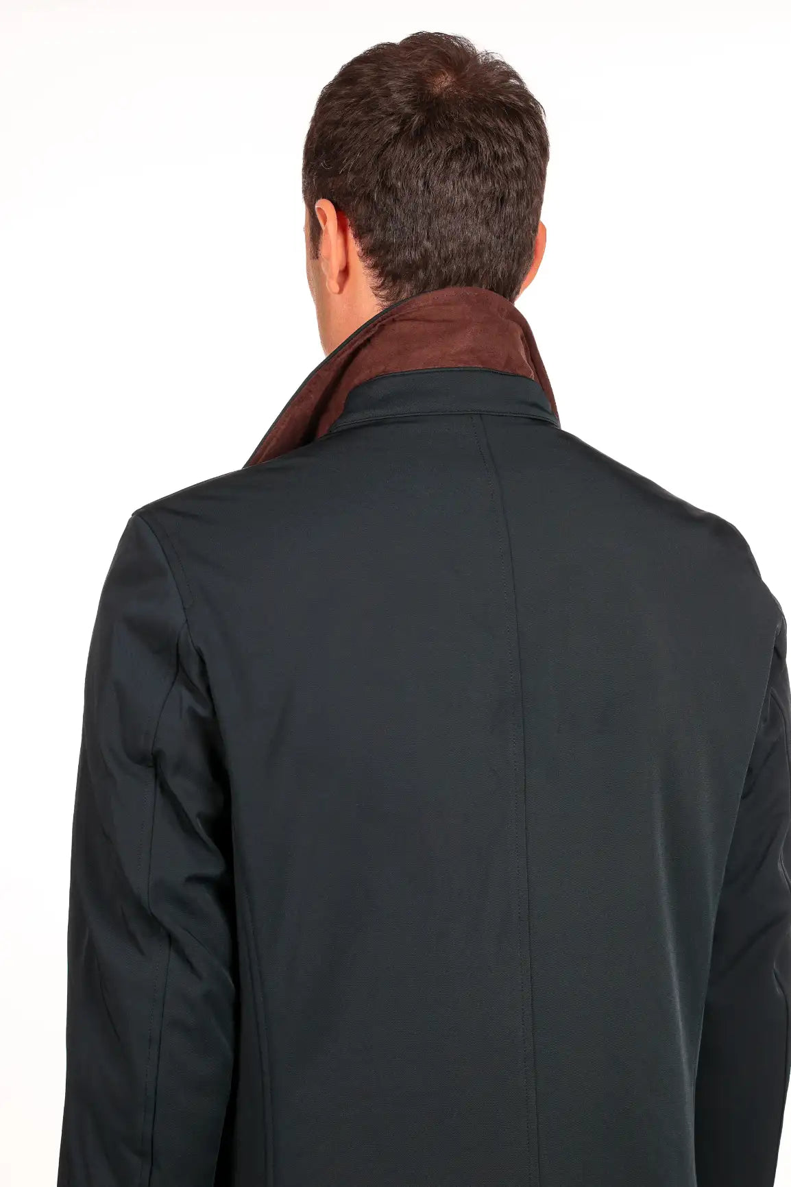 Trench impermeabile con i bottoni