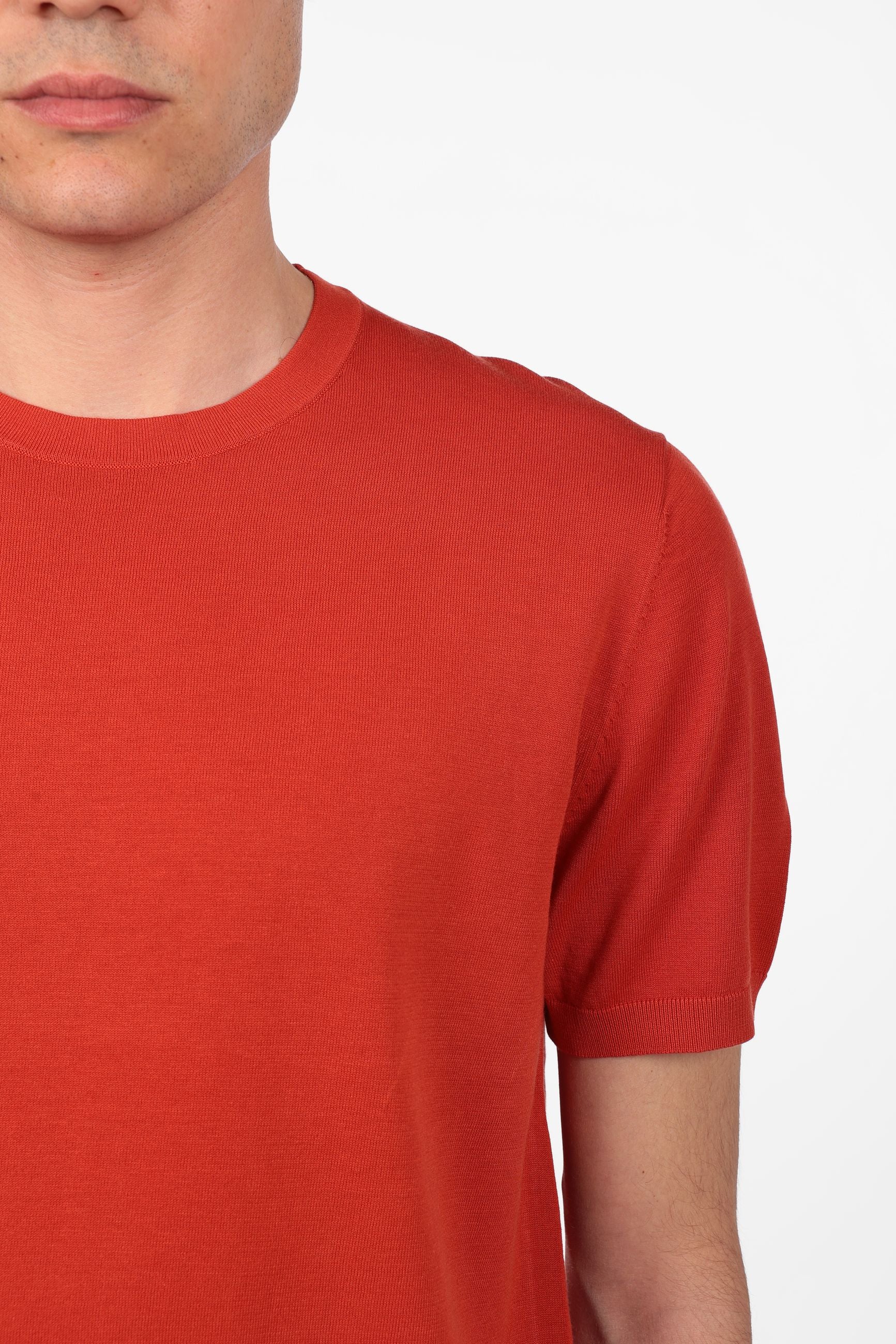 Maglia girocollo tinta unita