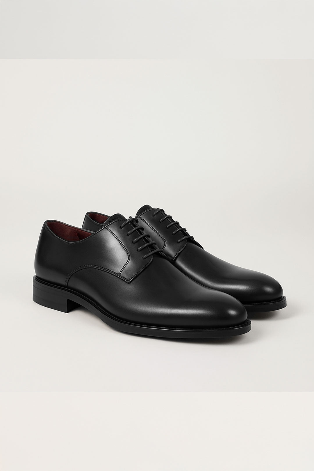 Scarpa stringata di pelle abrasivata