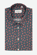 Camicia bambino in cotone con fantasia cornetti rossi portafortuna su sfondo blu
