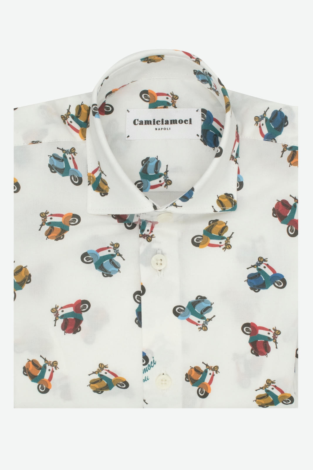 Camicia bambino in cotone con fantasia vespette colorate su sfondo bianco