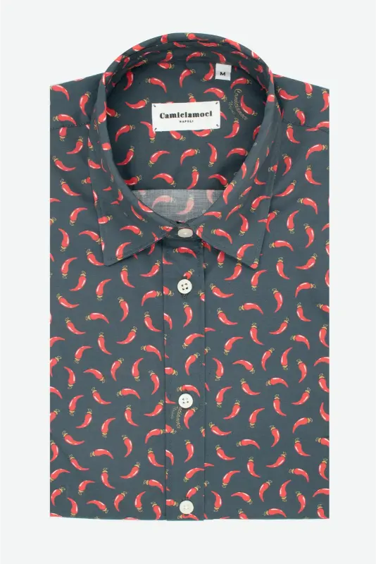 Camicia donna in cotone con fantasia cornetti rossi portafortuna su sfondo blu scuro