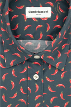 Camicia donna in cotone con fantasia cornetti rossi portafortuna su sfondo blu scuro