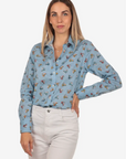 Camicia donna in cotone con fantasia vespette colorate su sfondo azzurro mélange