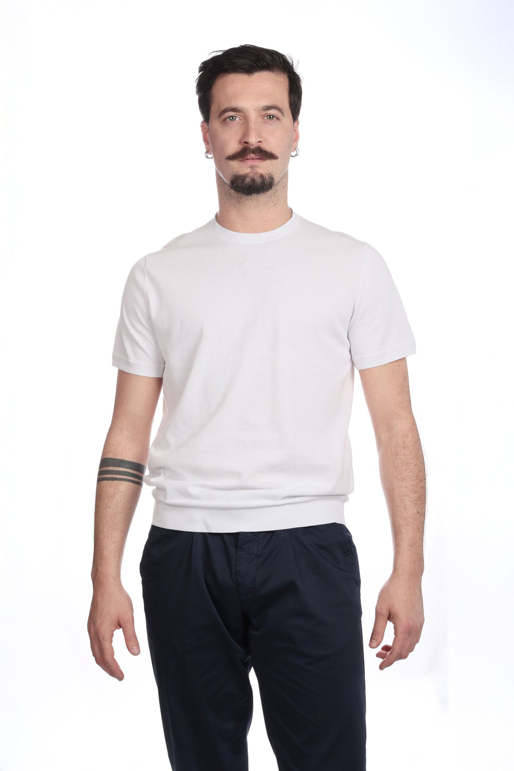Maglia girocollo tinta unita