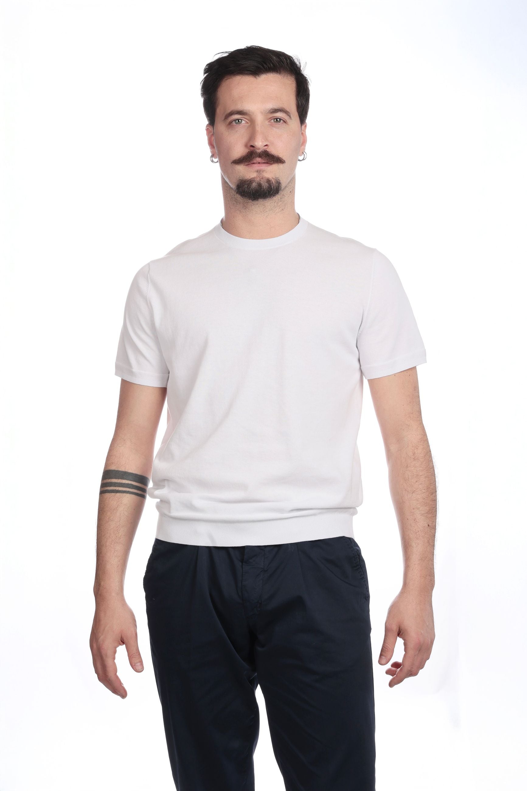 Maglia girocollo tinta unita