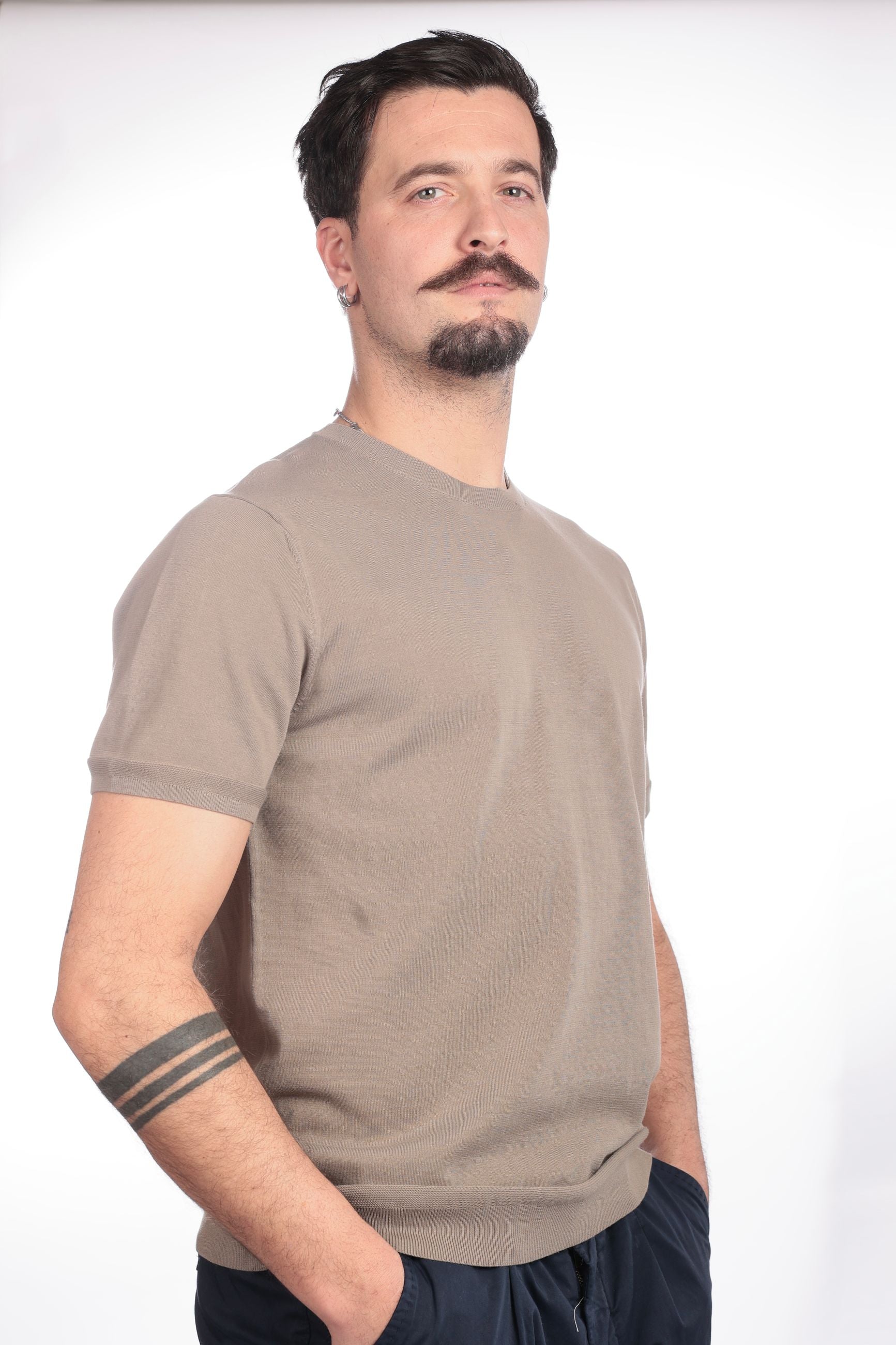 Maglia girocollo tinta unita