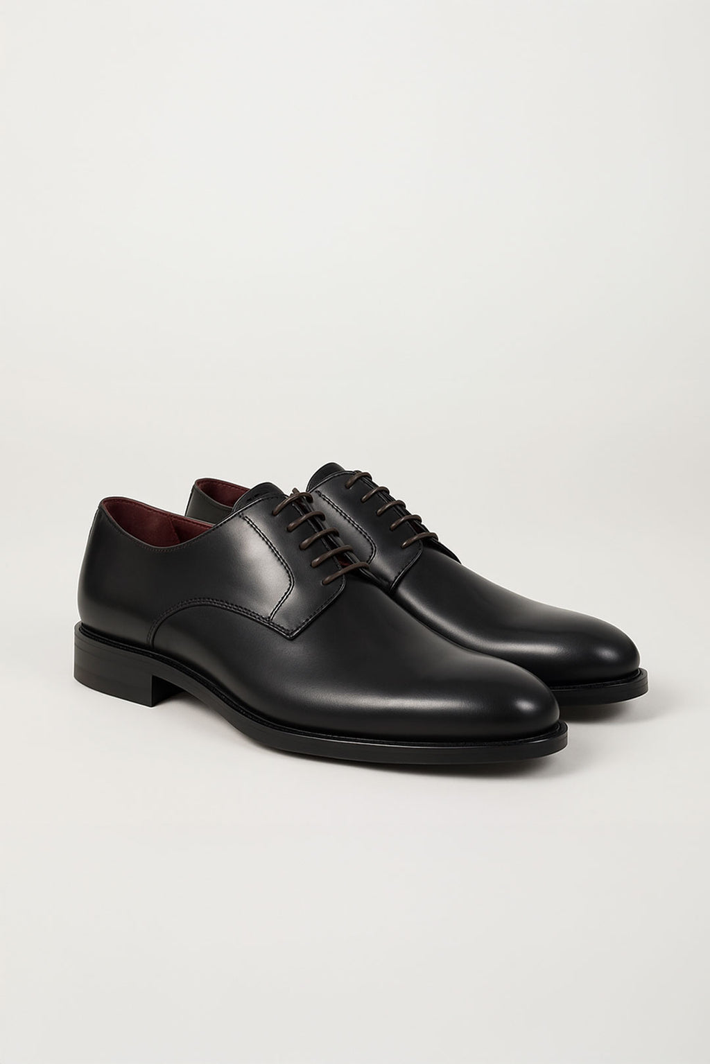 Scarpa stringata di pelle abrasivata