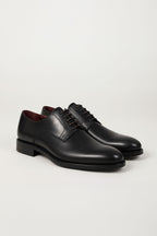 Scarpa stringata di pelle abrasivata