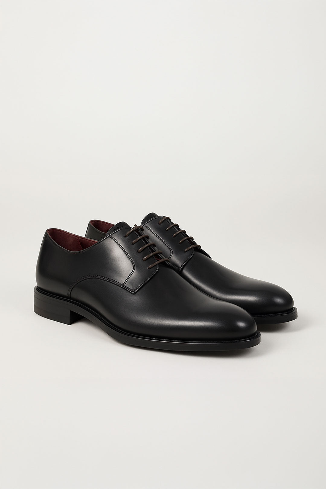 Scarpa stringata di pelle abrasivata