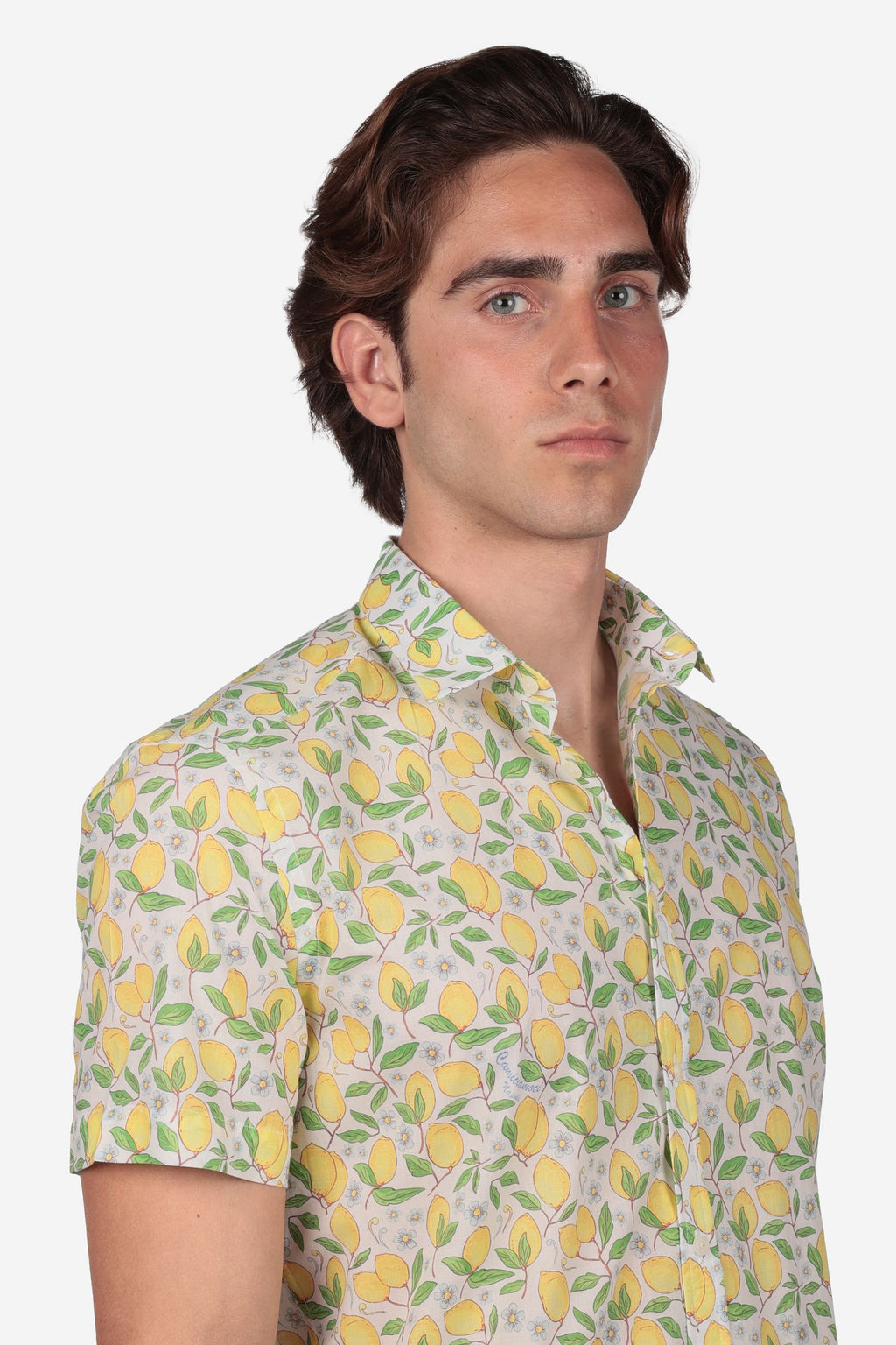 Camicia in cotone mussola fantasia limoni di Positano mezza manica