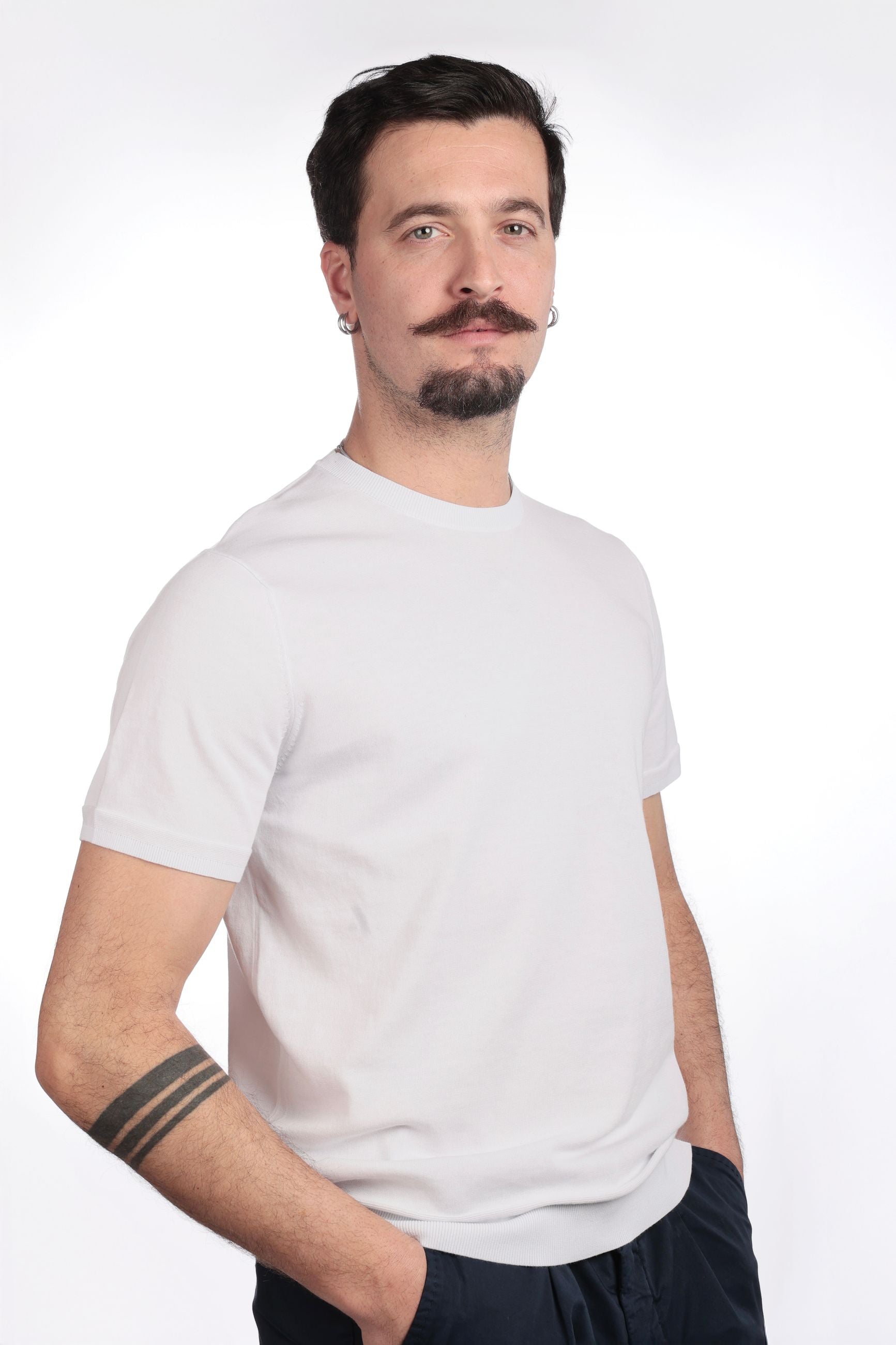 Maglia girocollo tinta unita